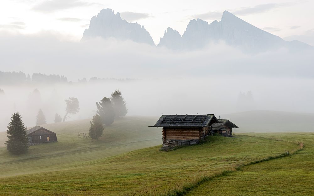 Туманное утро в Доломитовых Альпах
