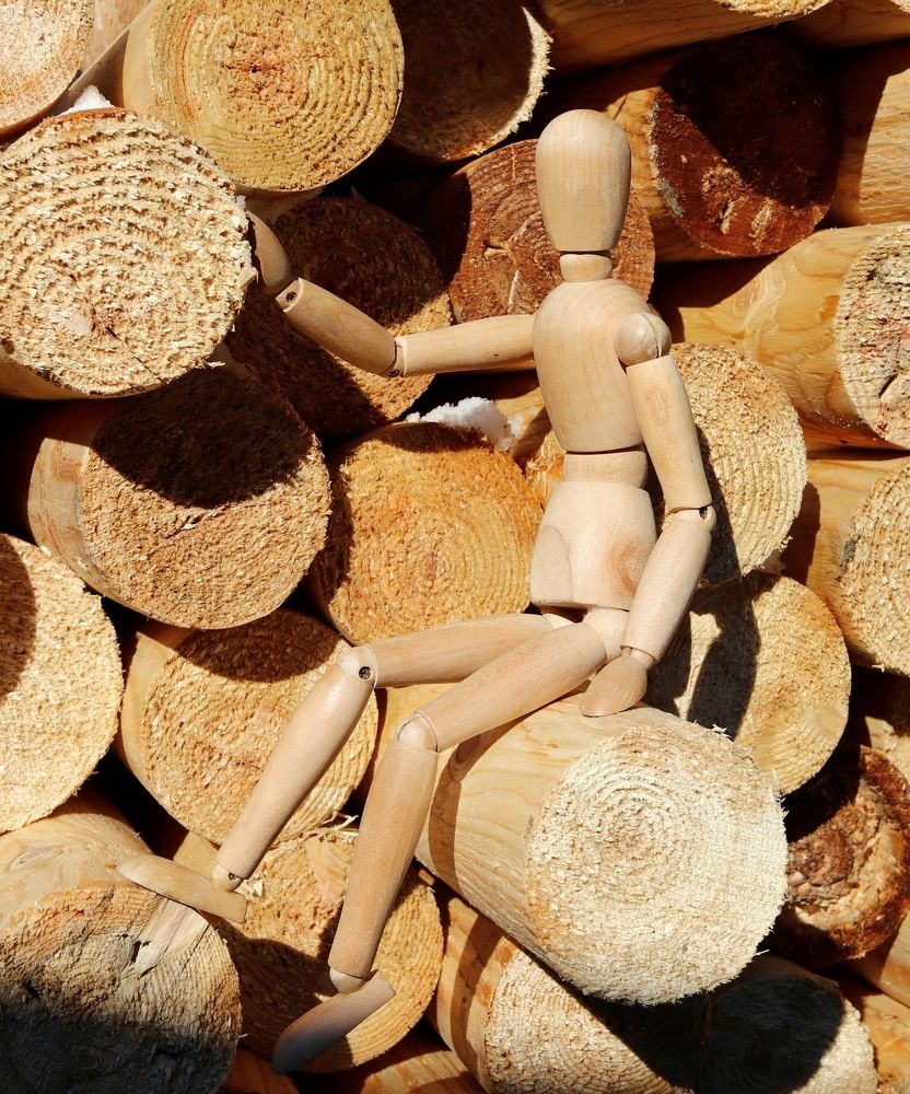 Деревянное.