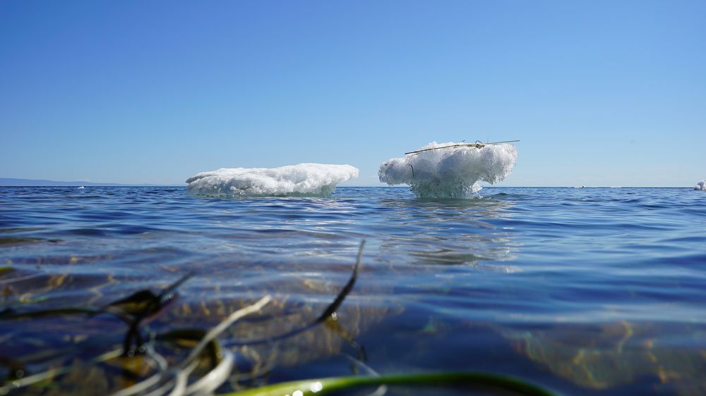 На Байкале тает лед