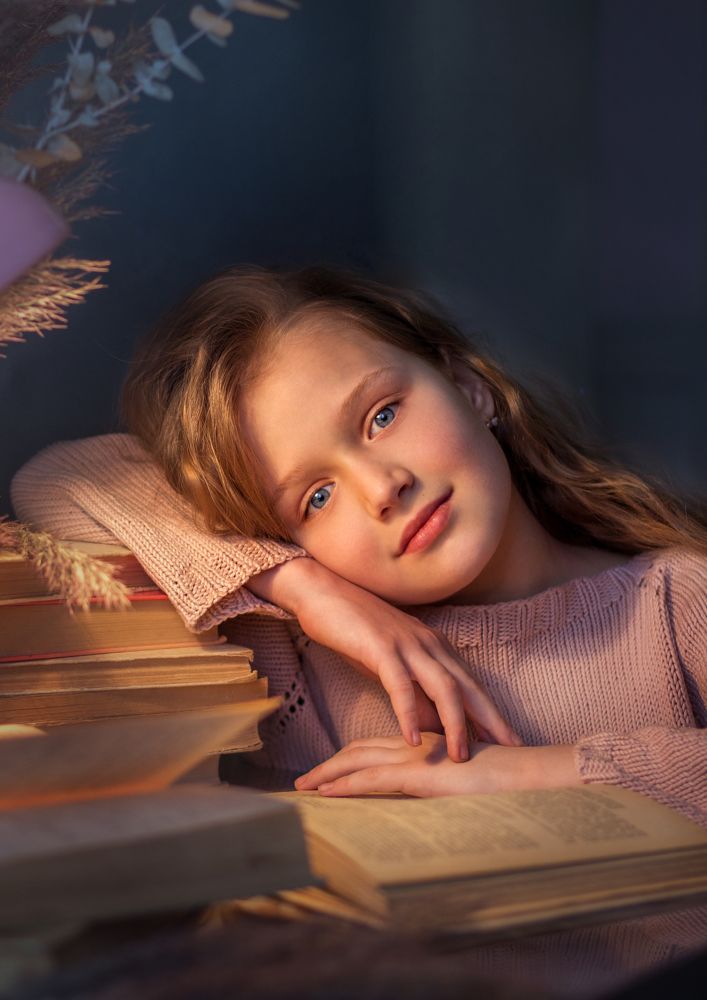 Девочка с книгами