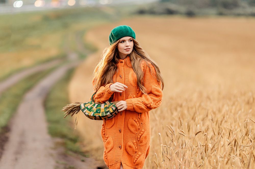 Девушка в поле