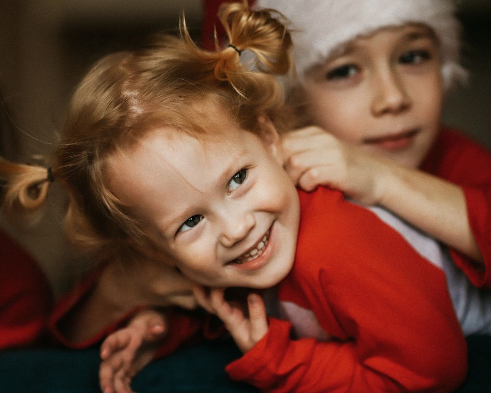 Забавная девчушка