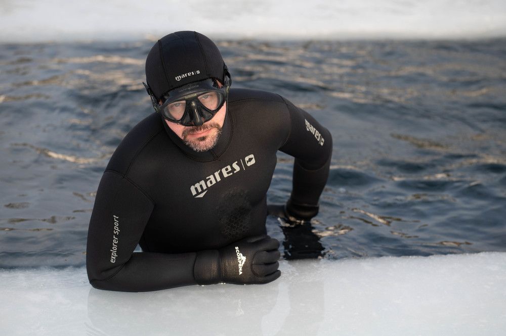 Underice freediver