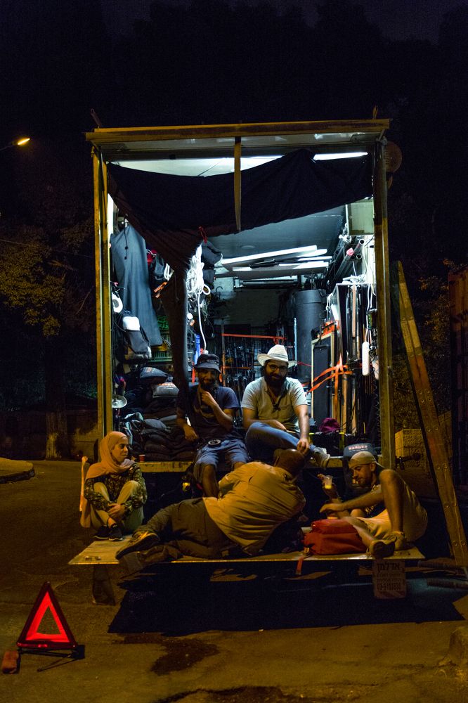 200 meters / 200 метров