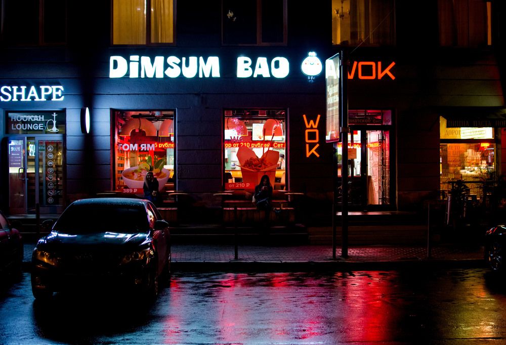 А девочка одна...