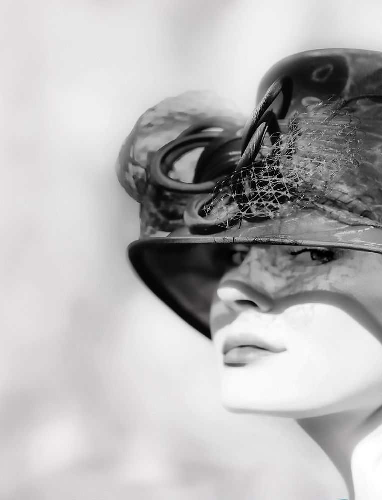 Девушка в шляпке.