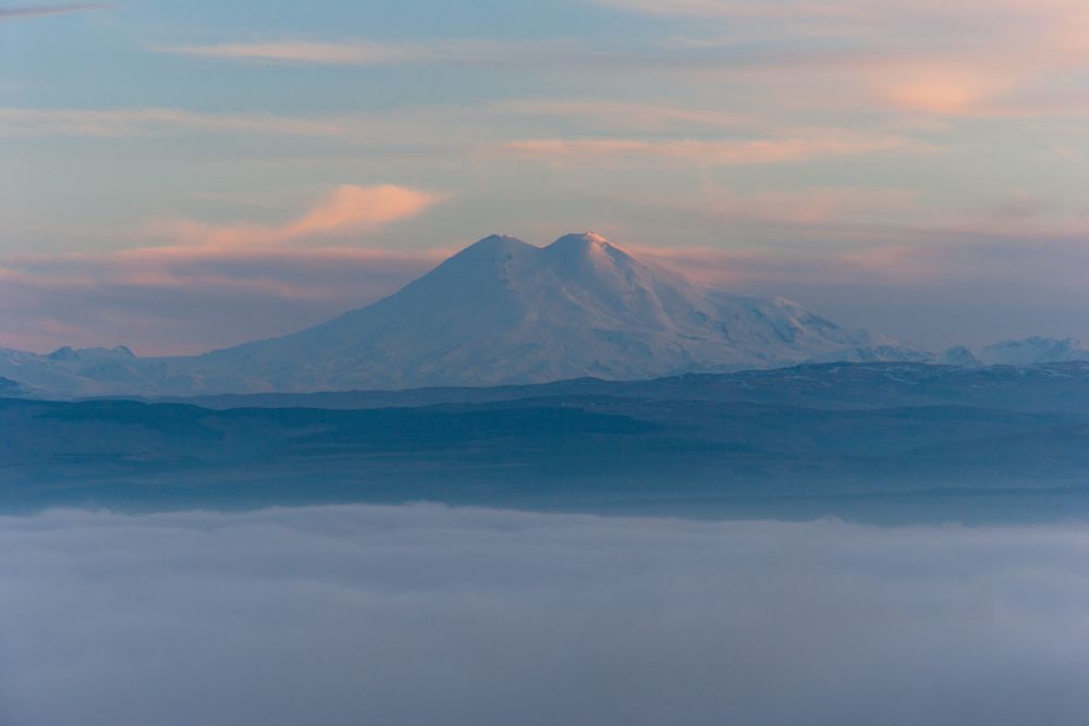 Эльбрус на вечерней заре