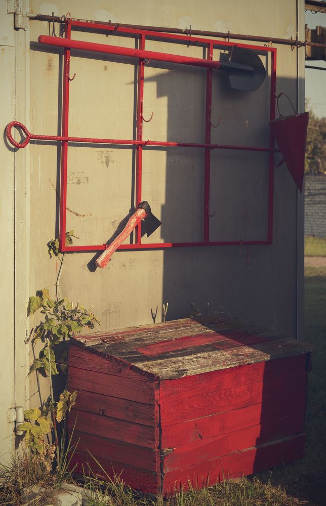 Когда дедушка - пожарный, дома есть пожарный стенд