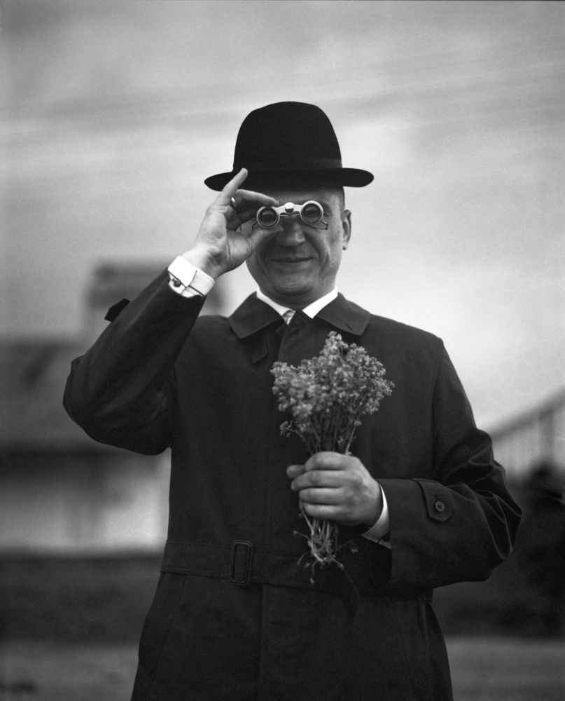 Anticipation or sending regards to Magritte.