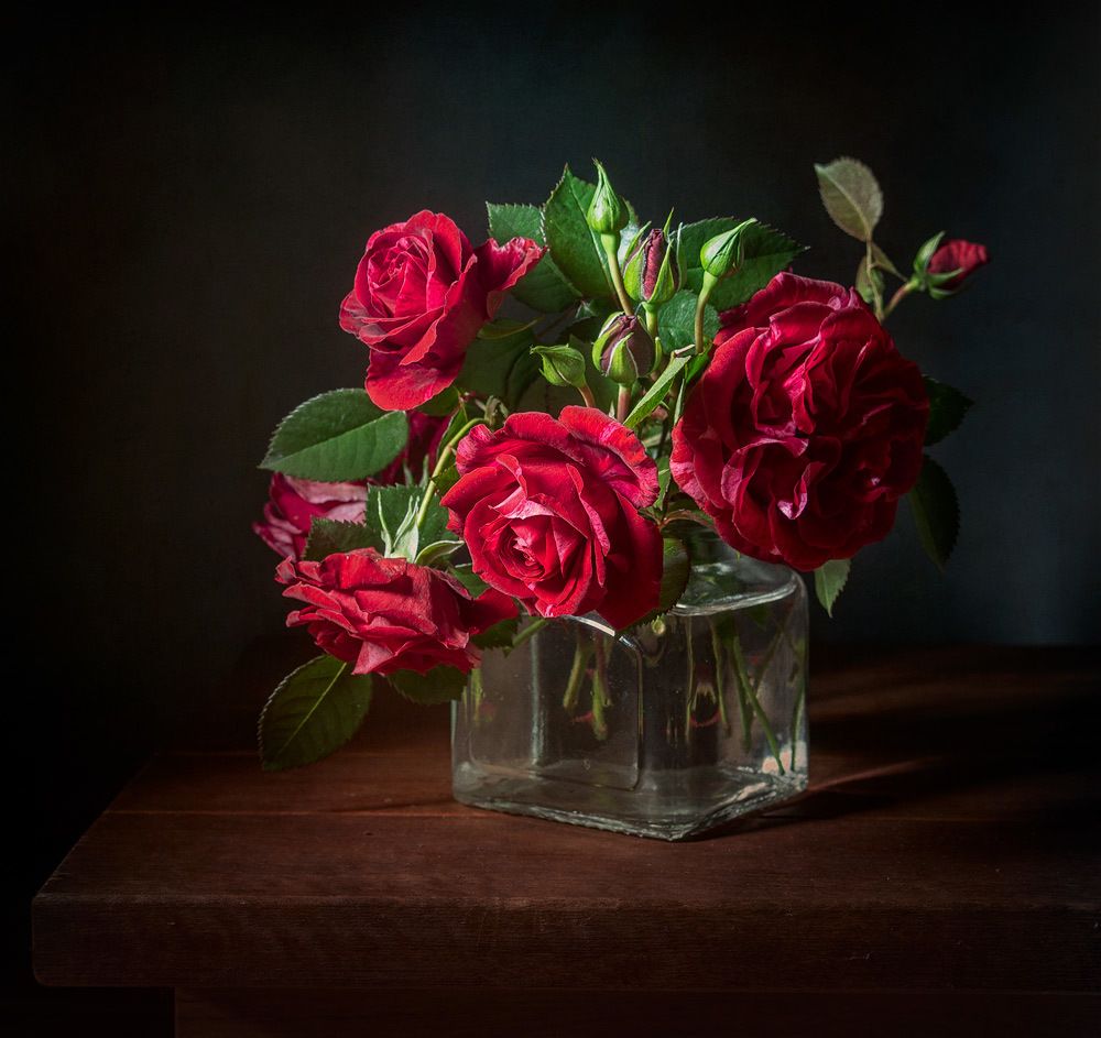 И аромат прекрасных роз…