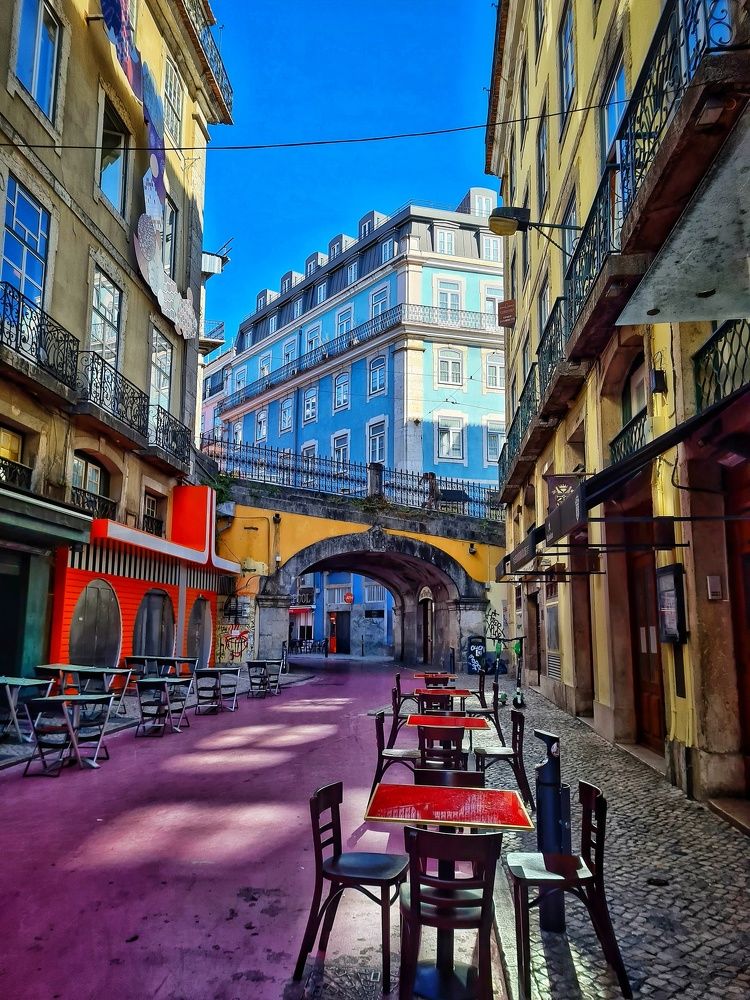 Розовая улица. Лиссабон. Португалия