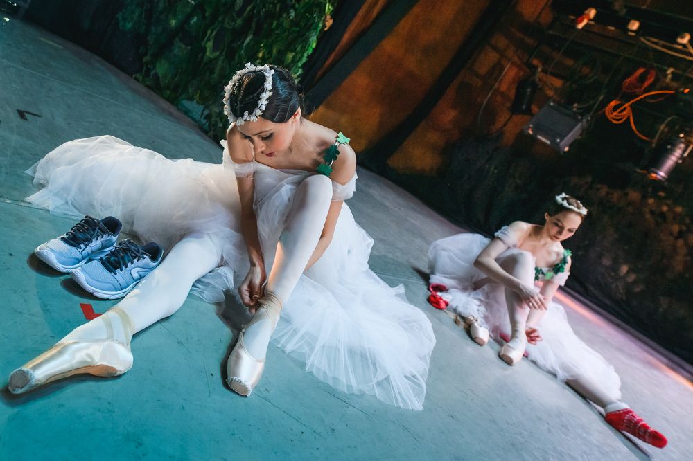 За кулисами