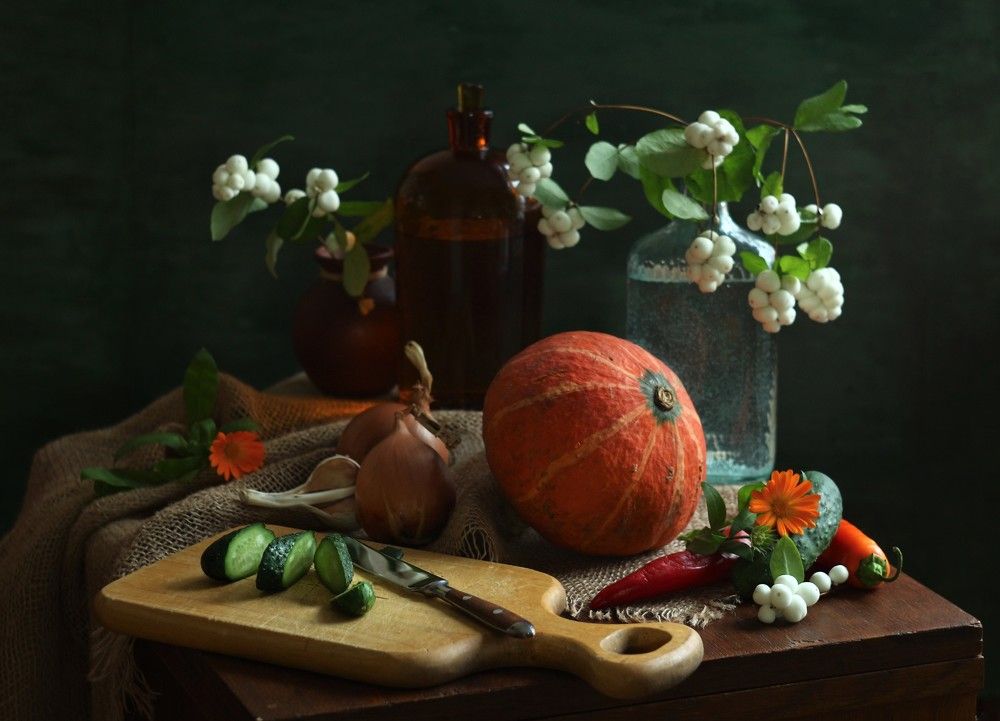 С тыквой и снежноягодником...