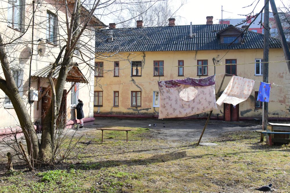 Старый дворик весной.