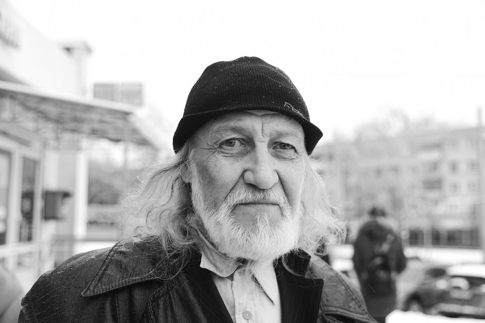 Просто прохожий.