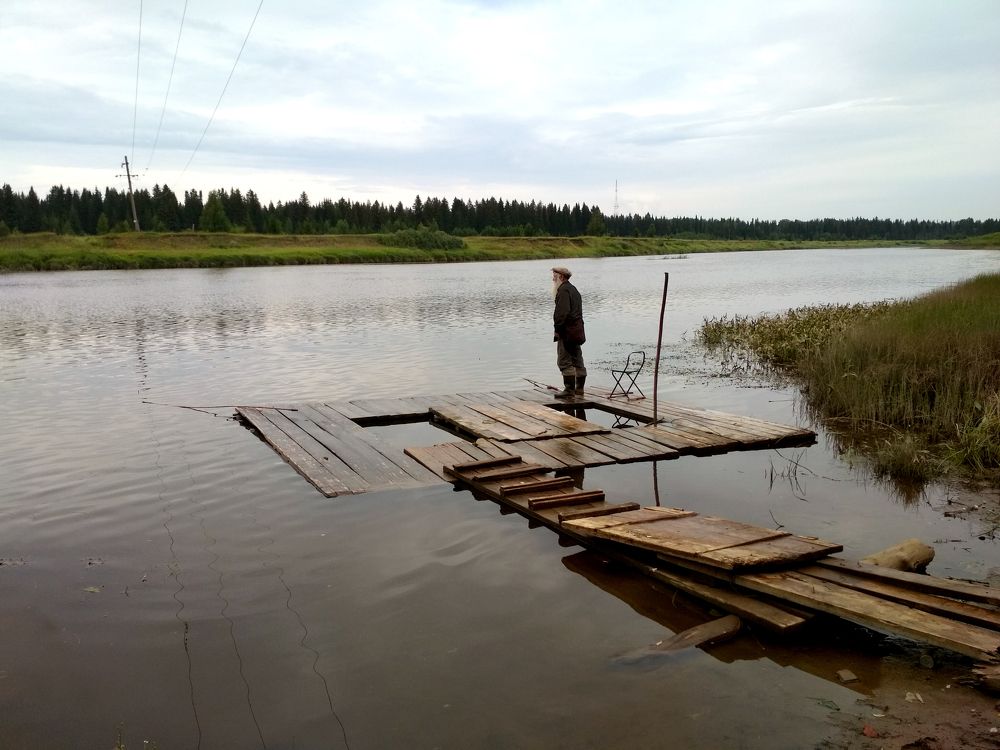 Старик и река