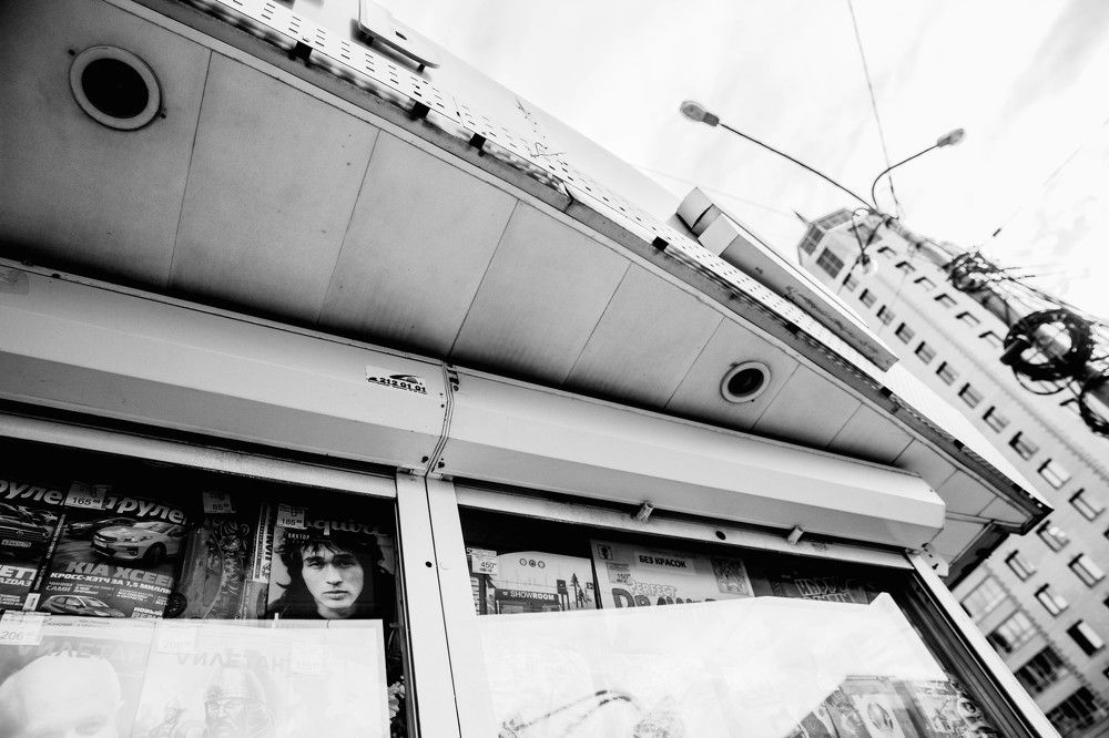 Жизнь в стёклах витрин