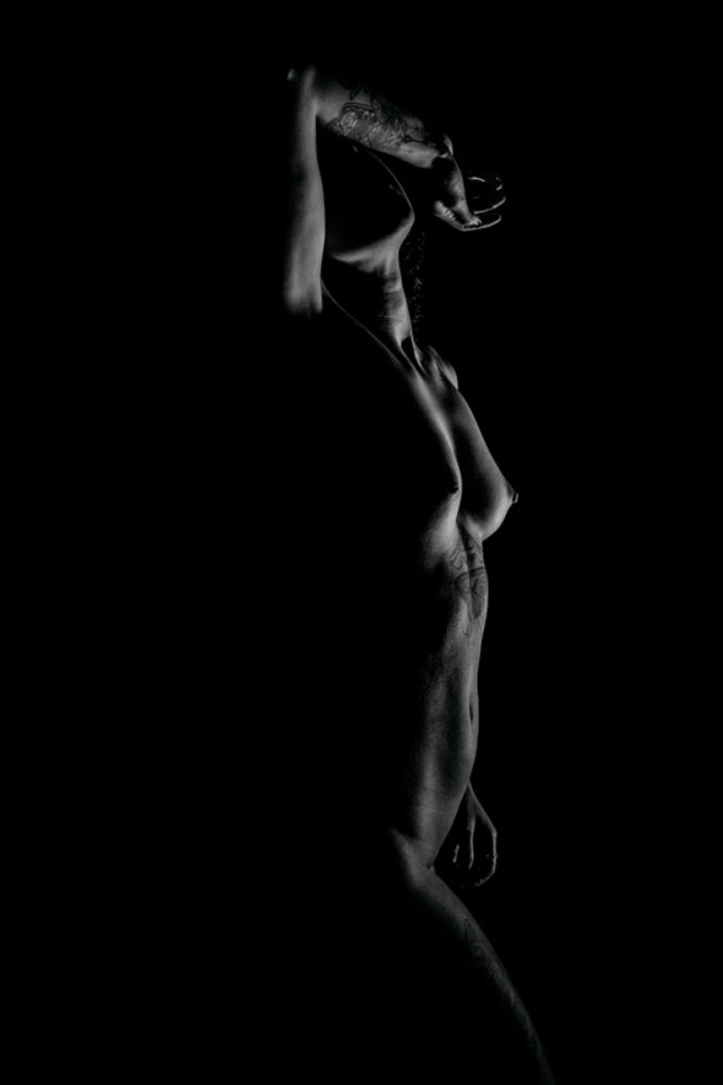 Feminine shadows and lines