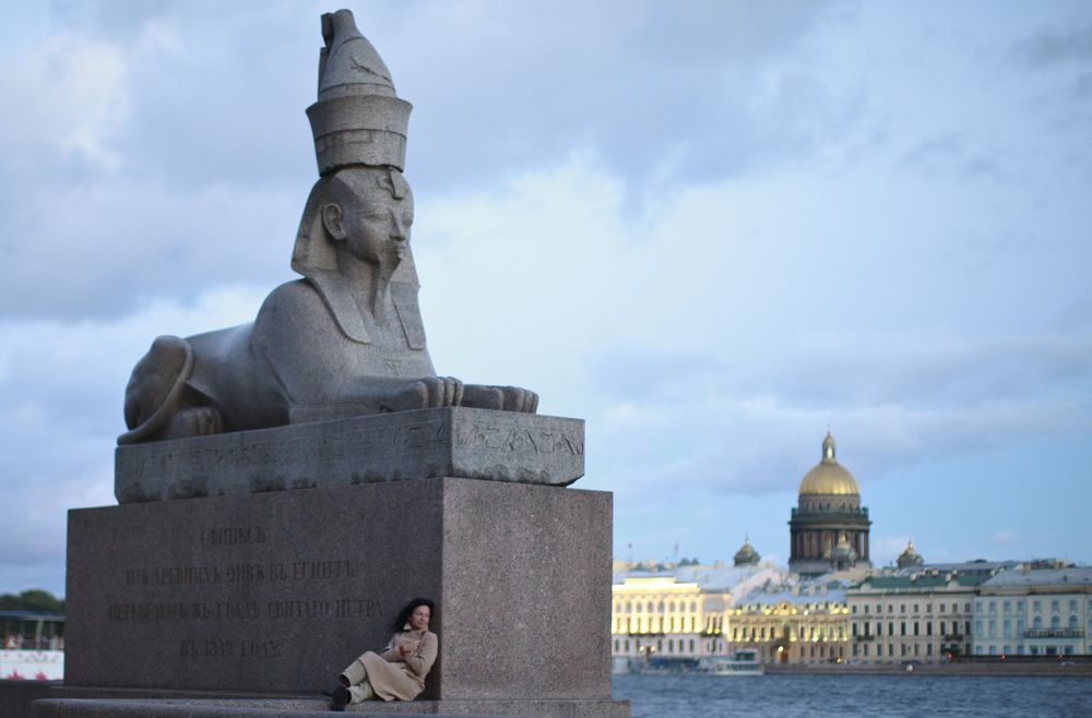 Береговой её гранит