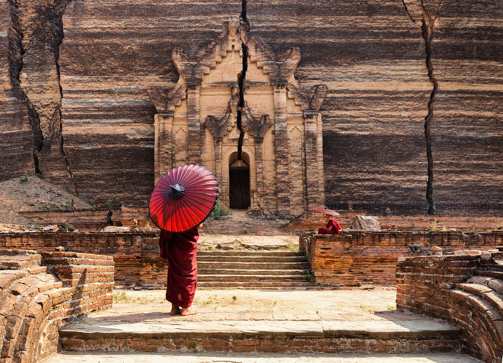 Two buddhist monks
