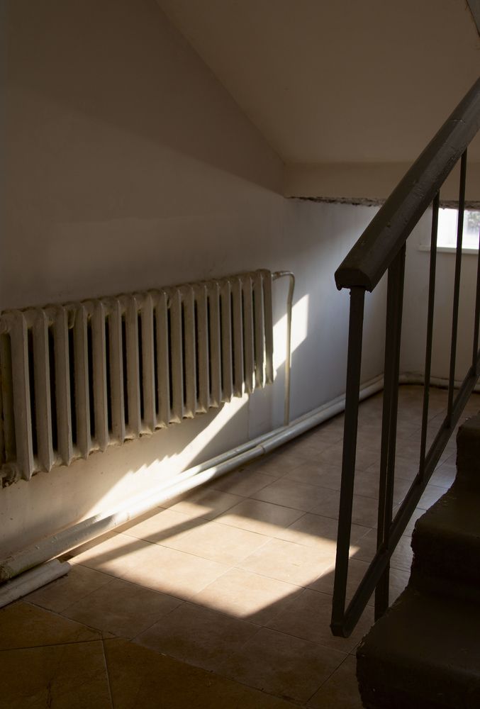 В офис под лестницу срочно требуется волшебник