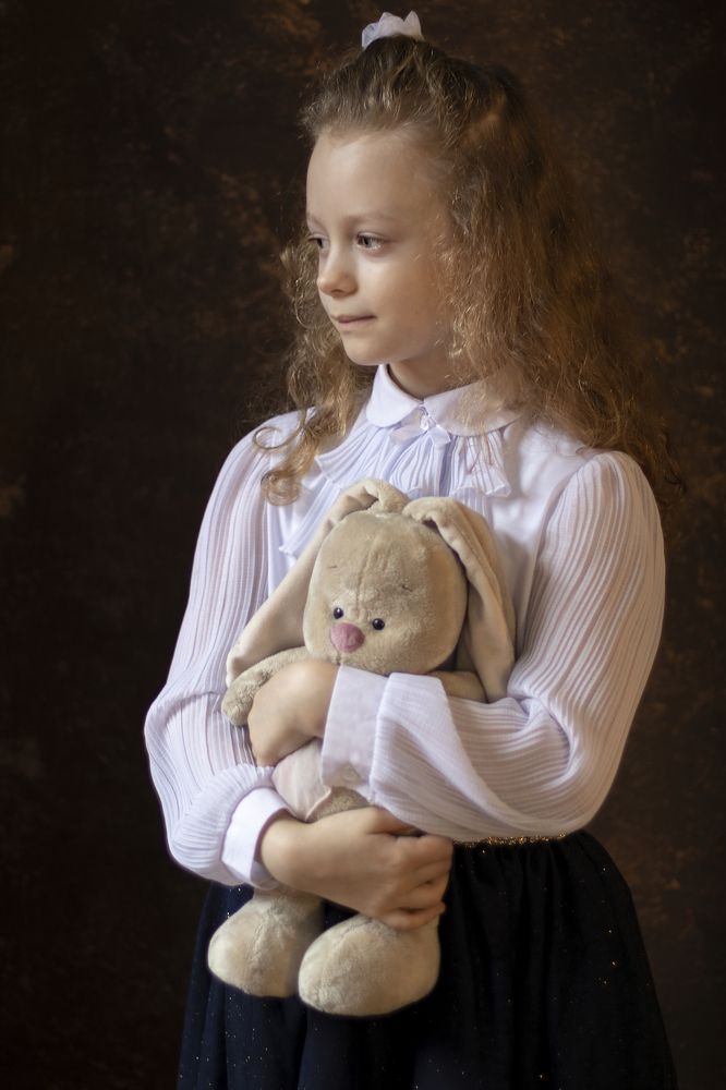 Портрет девочки с зайцем