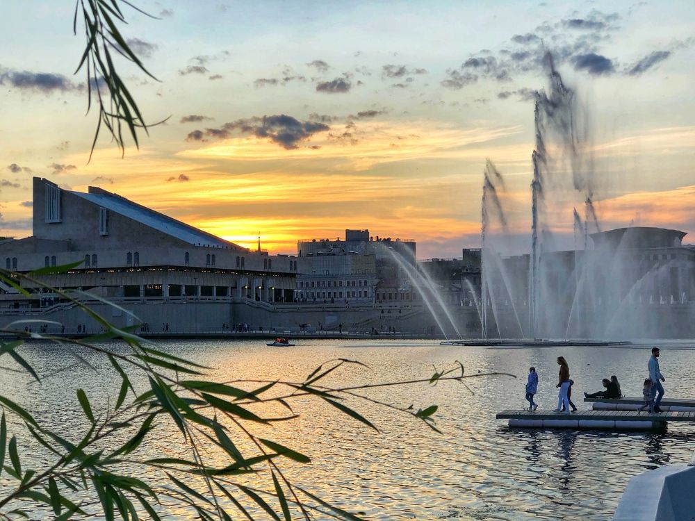 Набережная на закате