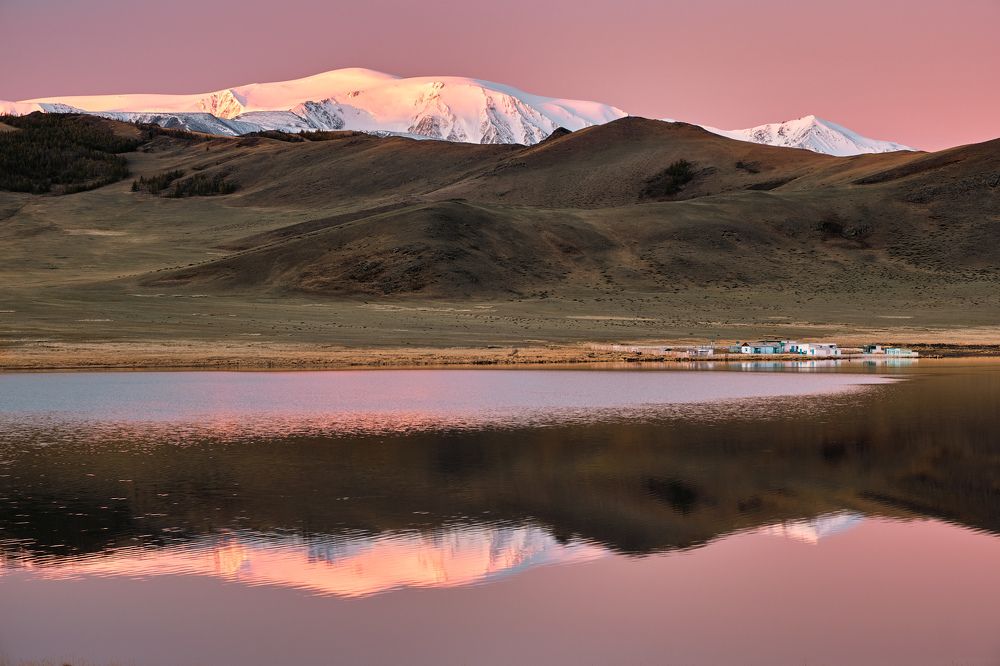 Рассвет на озере Ак-Холь.