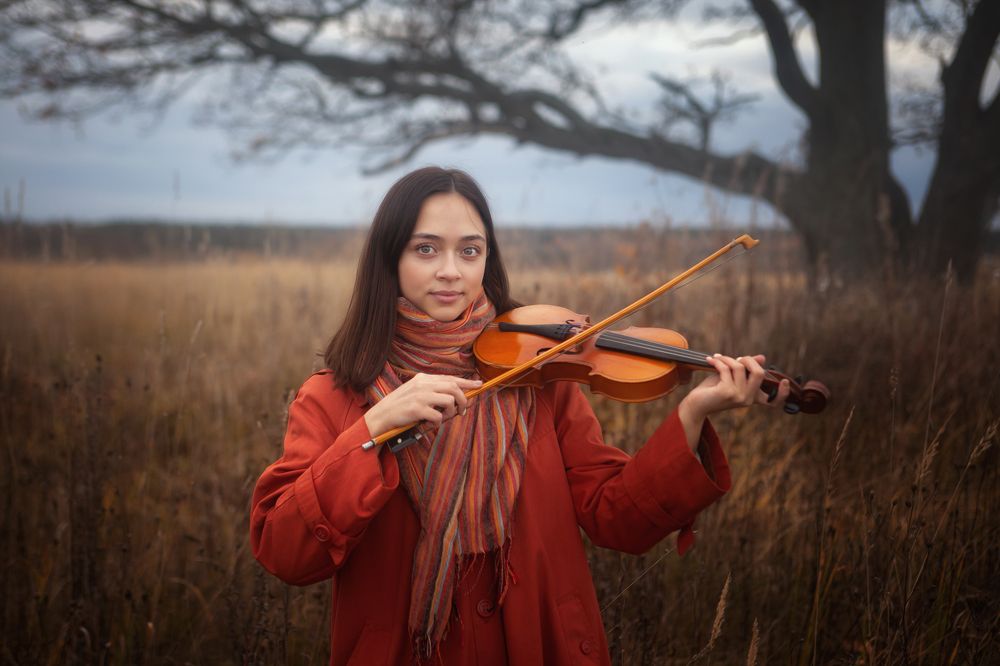 Девушка со скрипкой. Осенняя муза.