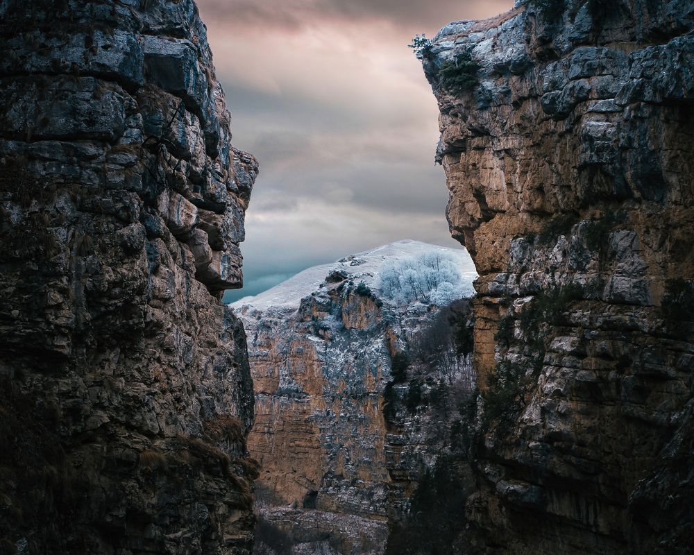 Photograph by Odarahim Aliev