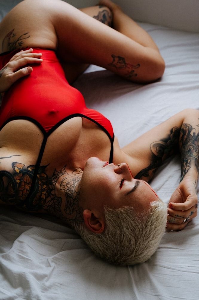 Юли в красном