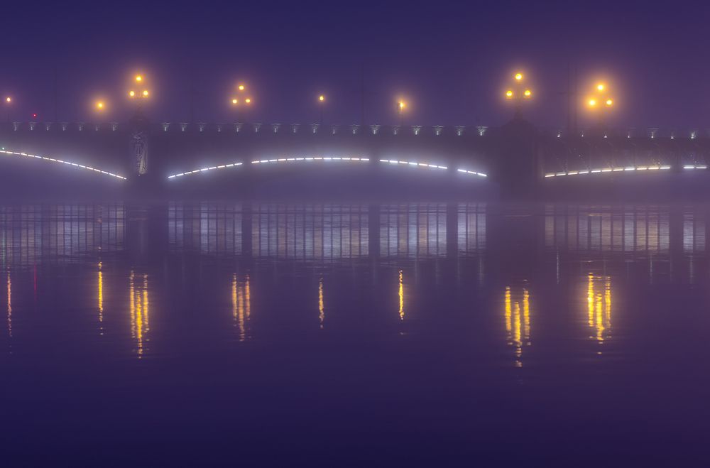 Троицкий мост в утреннем тумане