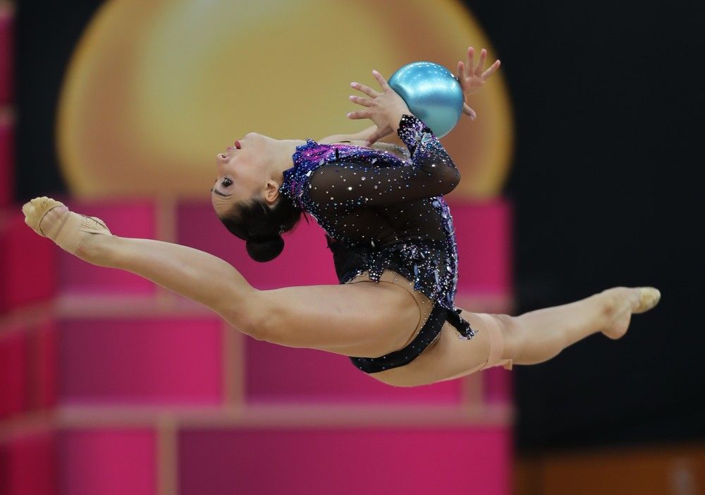 Прыжок с мячом