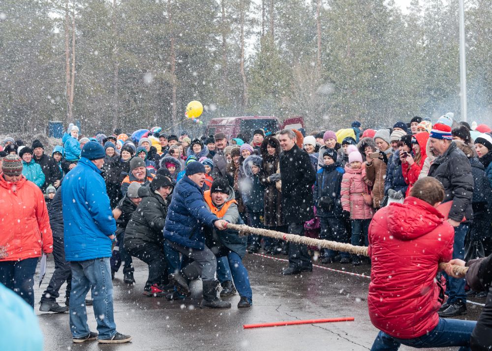 Россия. Масленица. Перетягивание каната./Russia. Spring Festival. Shrovetide. Tug-of-war.