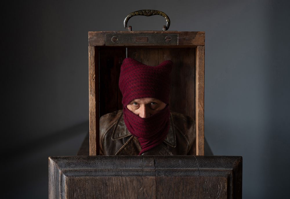 Оставленный в ящике.