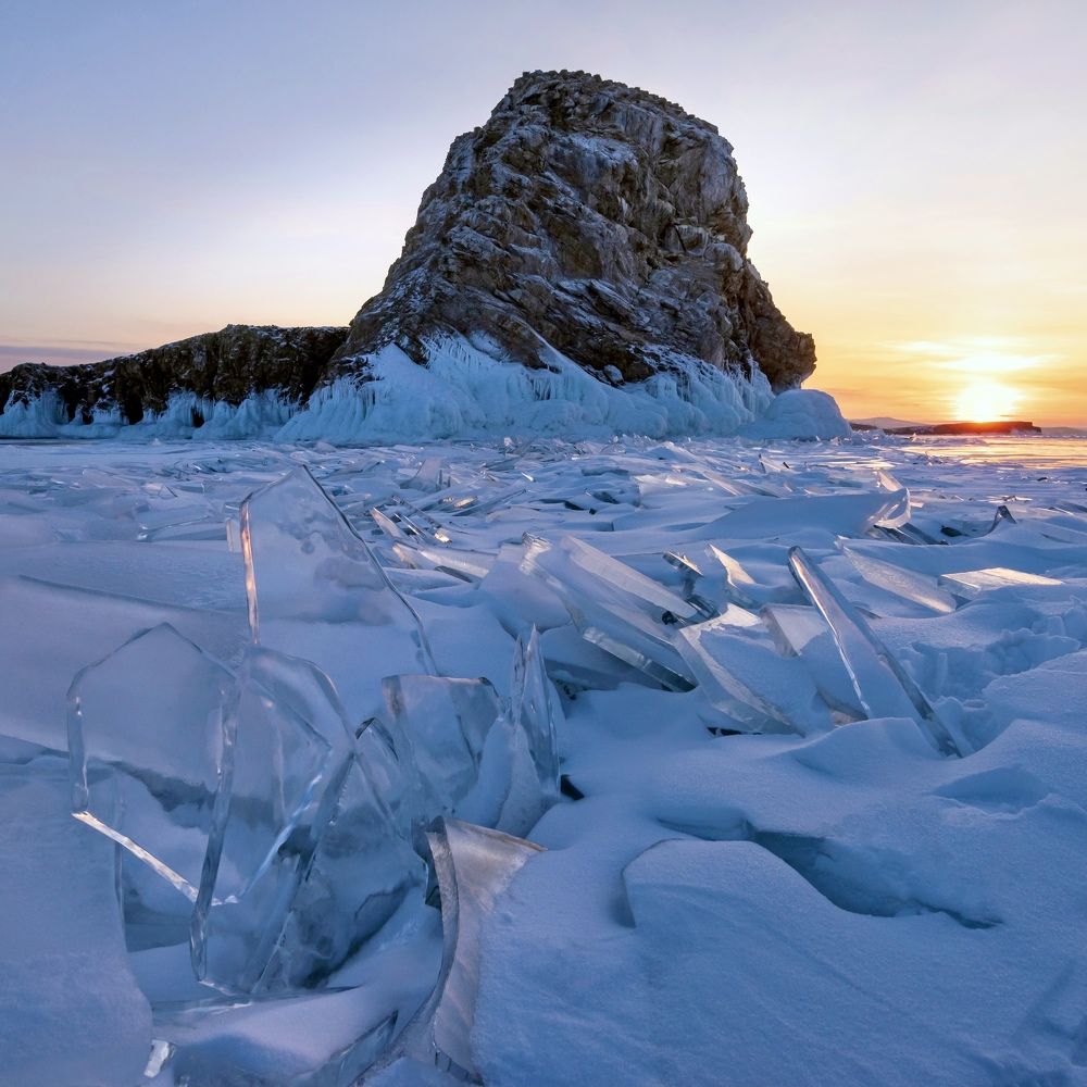 Прозрачный лёд Байкала