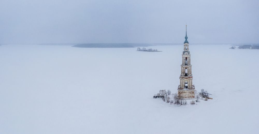 Легкая метель на Углическом водохранилище