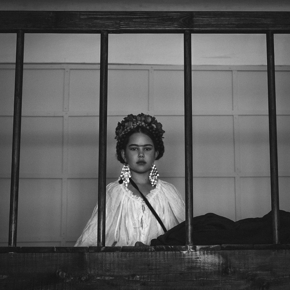 Little, serious, genious / Маленькая, серьезная, гениальная.