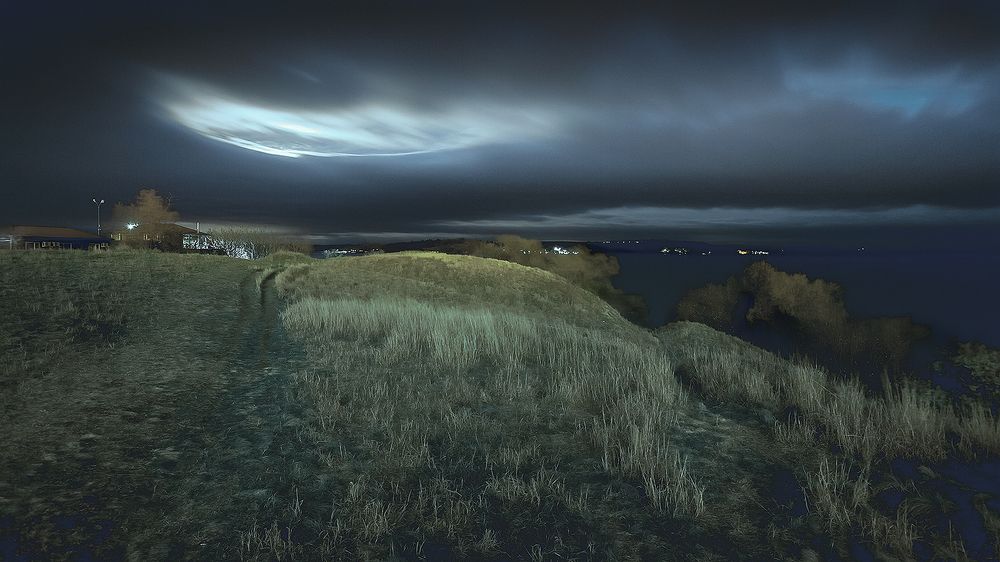 Осенний вечер полной луны.