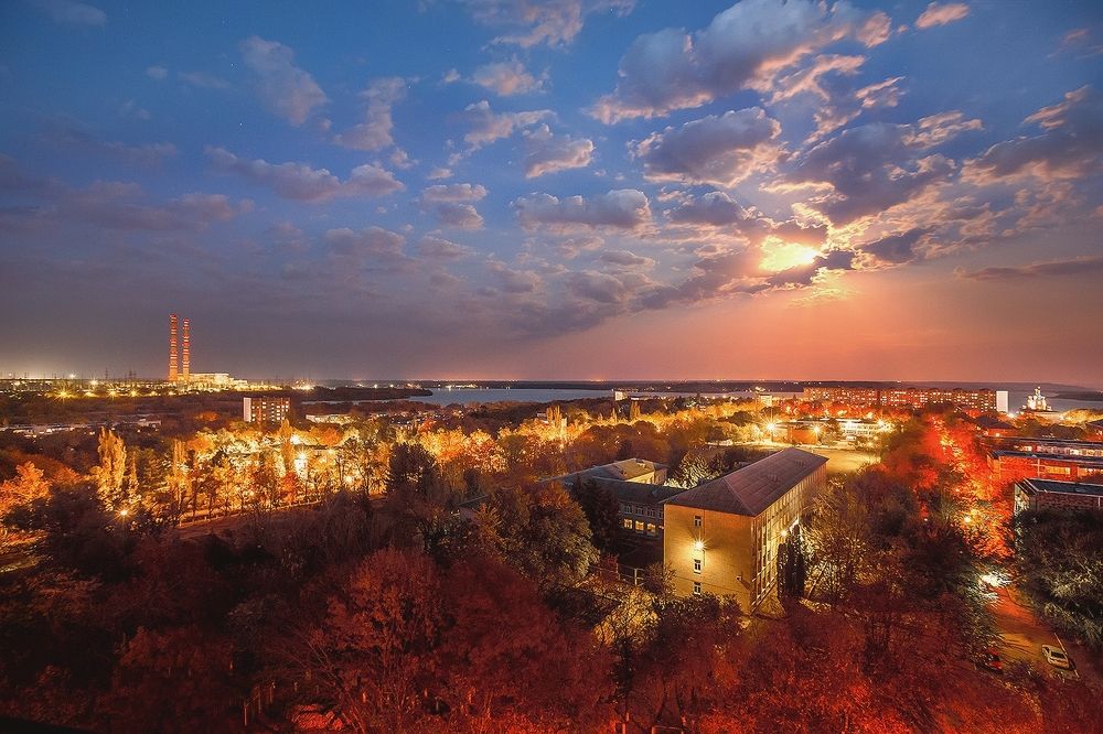 Осенний восход полной луны. Вечер на восток.