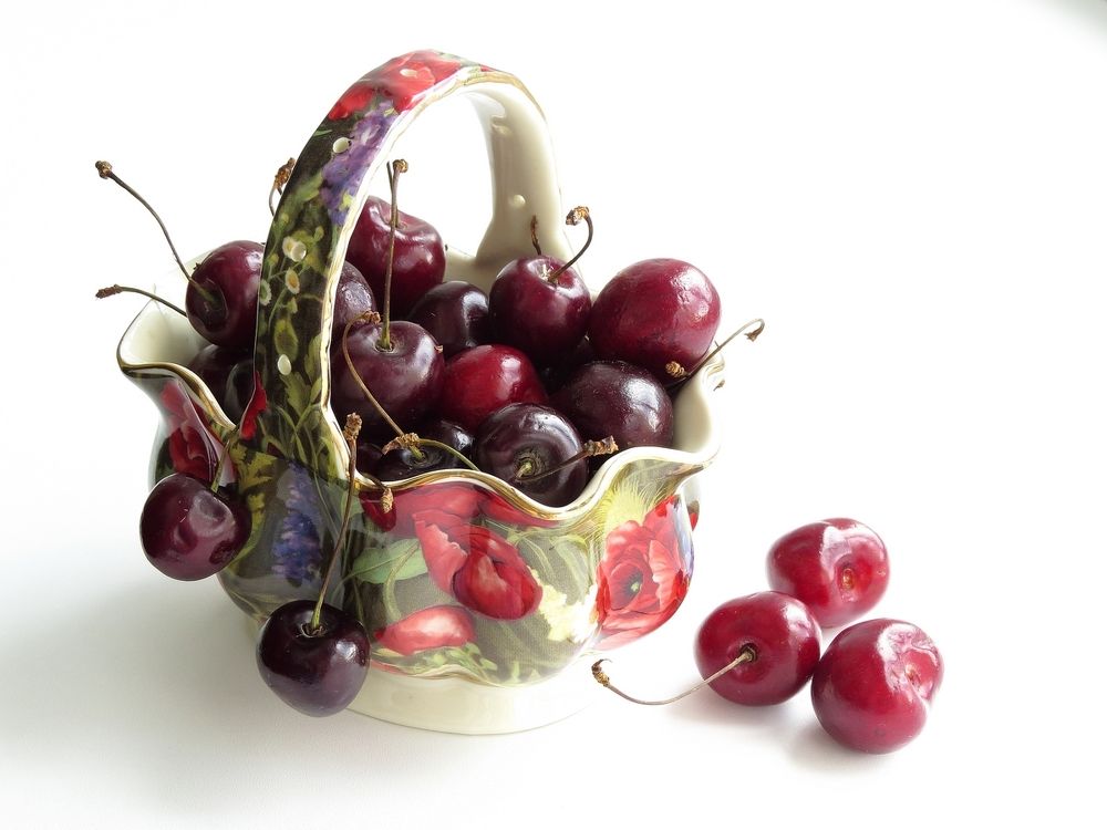 Вишнёвый натюрморт