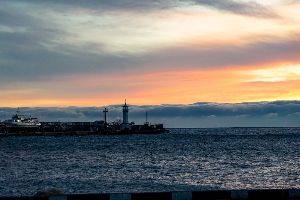 Ялта. Восход зимой