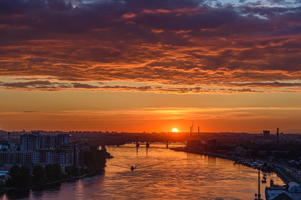 Sunset over the Neva