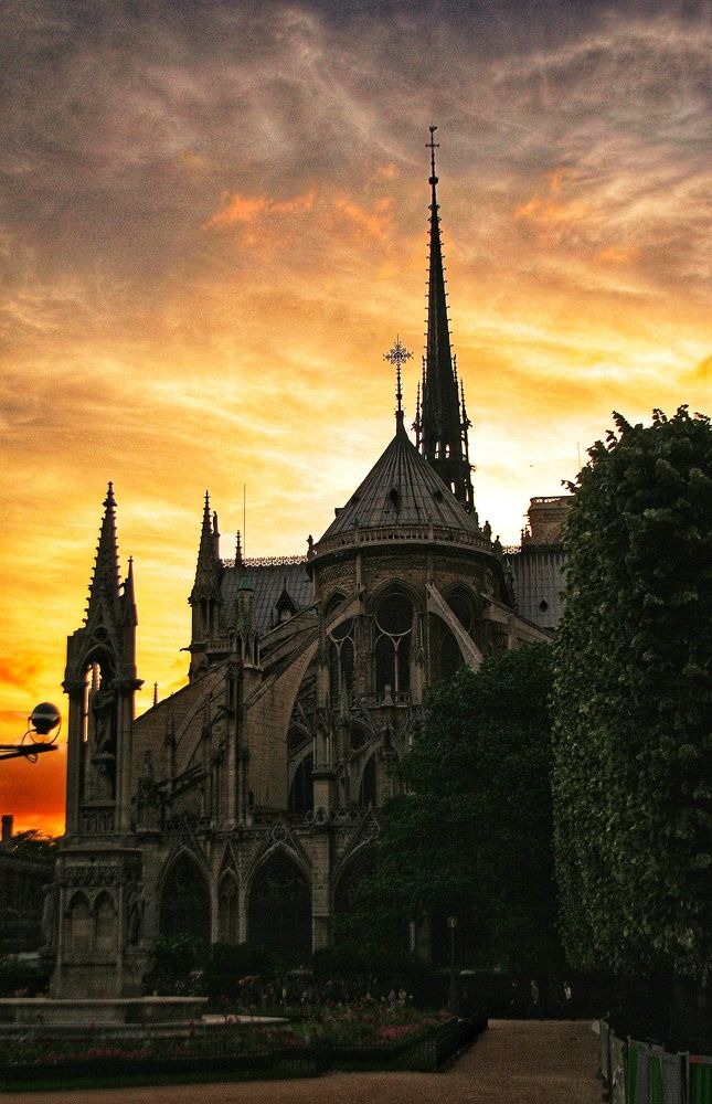 Нотердам.Осталось только на фотографии