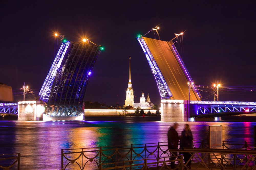 Санкт-Петербург. Вид на Петропавловскую крепость и Дворцовый мост