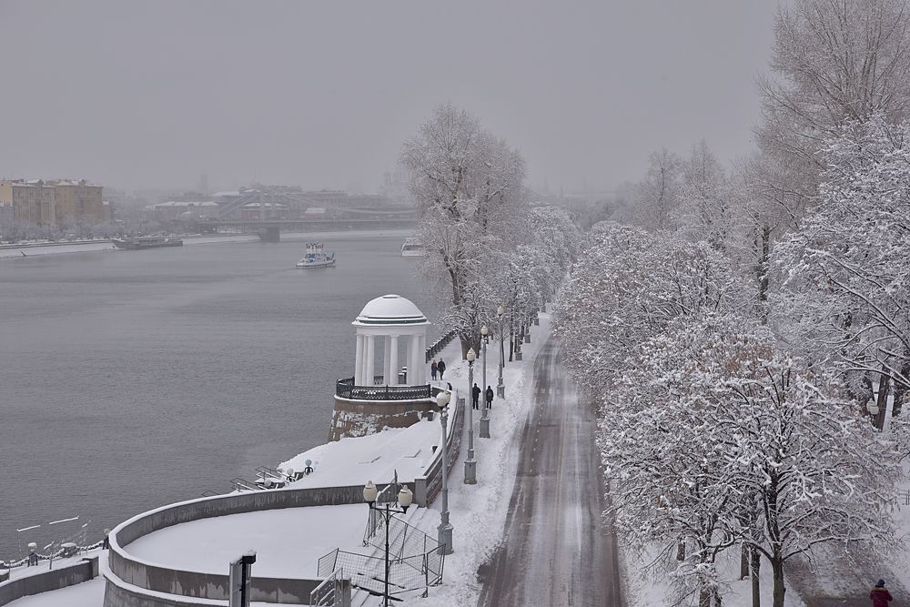 Набережная Парка Горького в зимний день