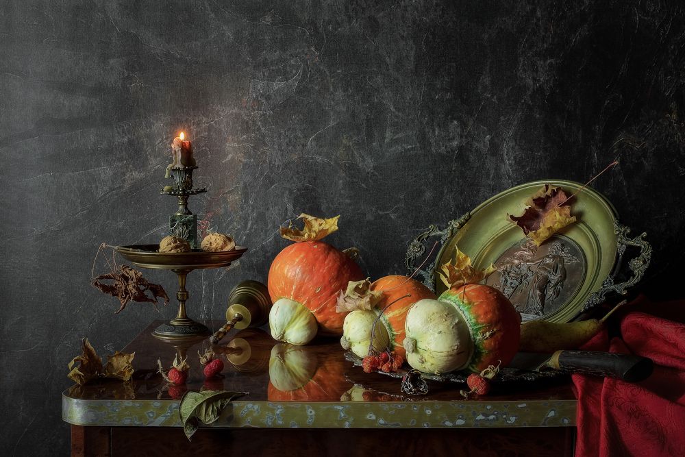 -Гляделась осень в зеркала...