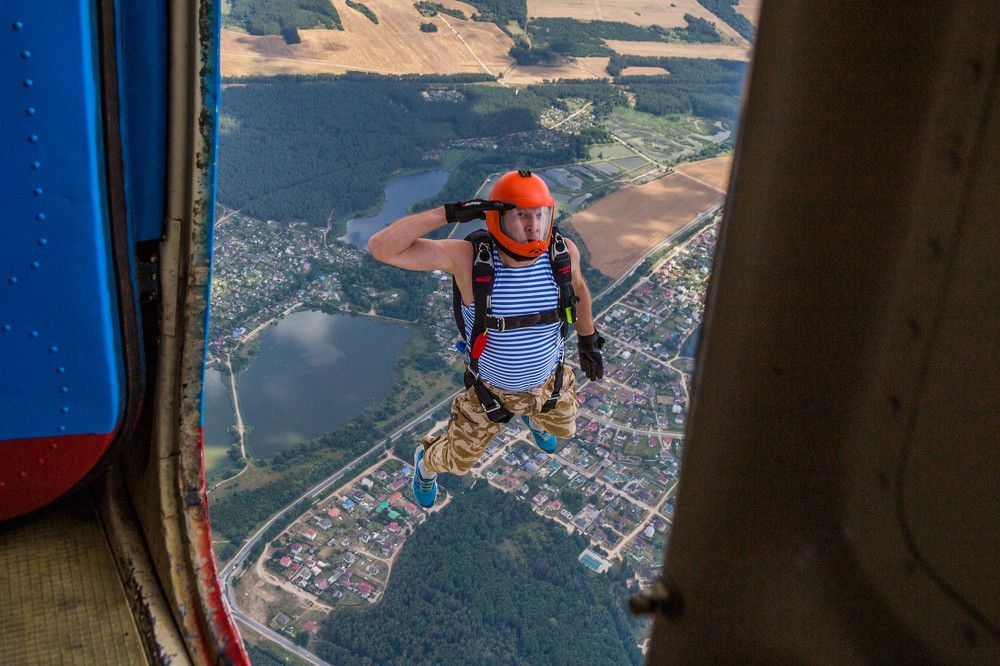 Не в фонтан, а в небо