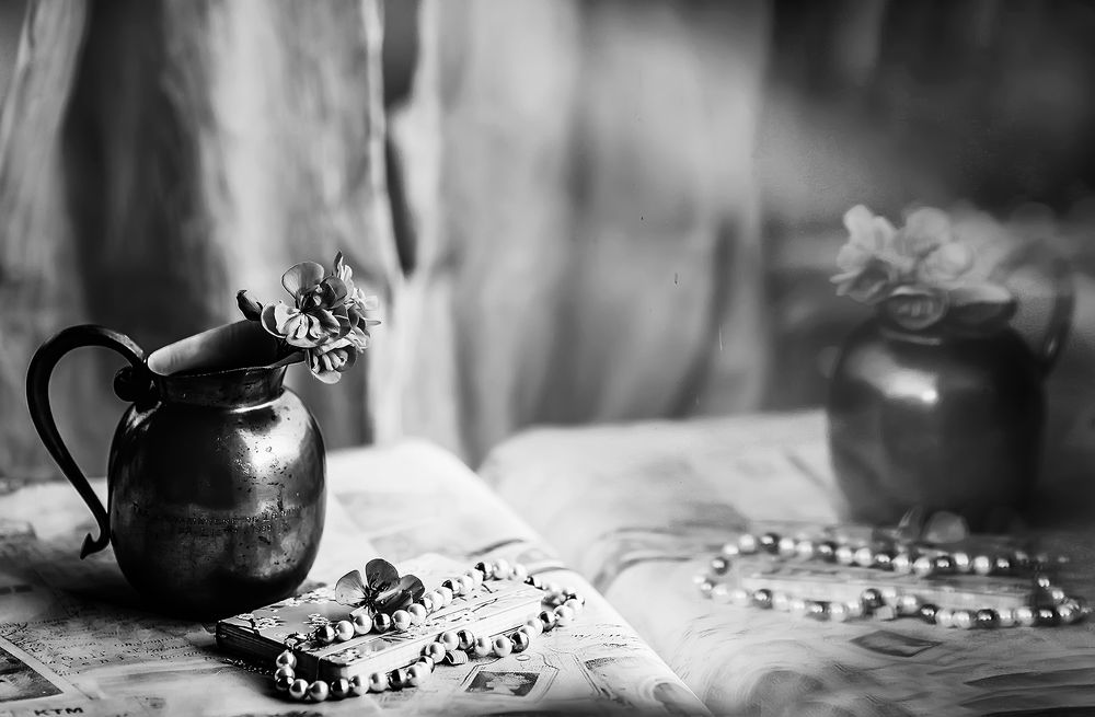 С отражением в окне.