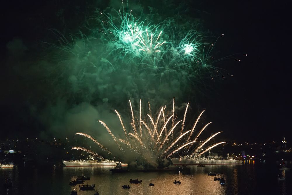 Севастополь. Салют в день ВМФ.